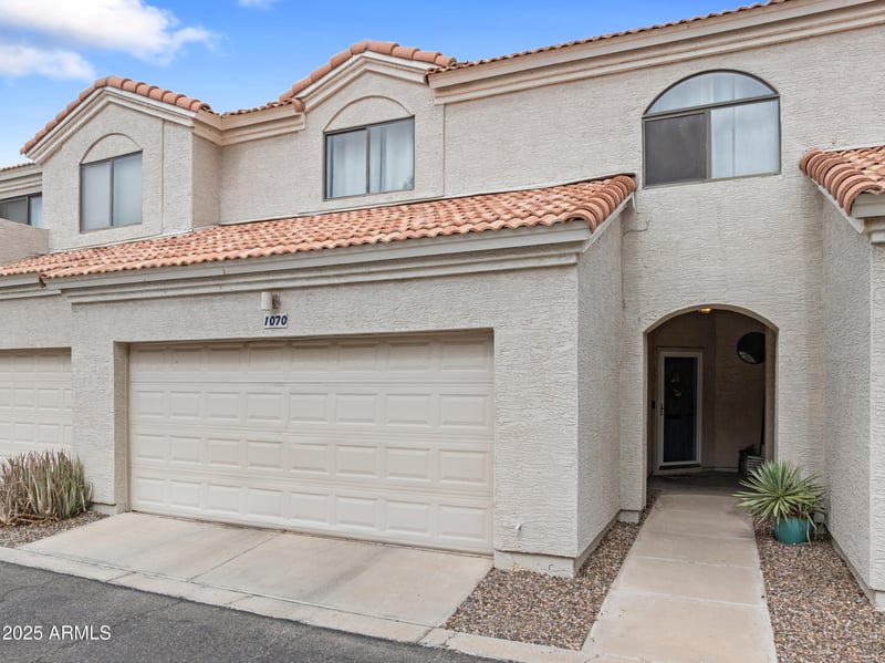 1070 Sunburst Ln, Tempe, AZ 85284