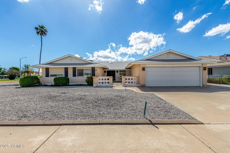 10701 El Capitan Cir, Sun City, AZ 85351