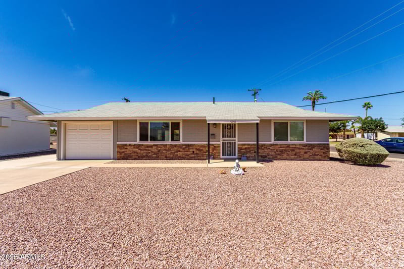 10702 Hope Dr, Sun City, AZ 85351
