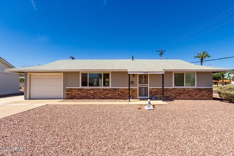10702 Hope Dr, Sun City, AZ 85351