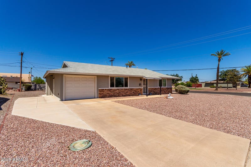 10702 Hope Dr, Sun City, AZ 85351