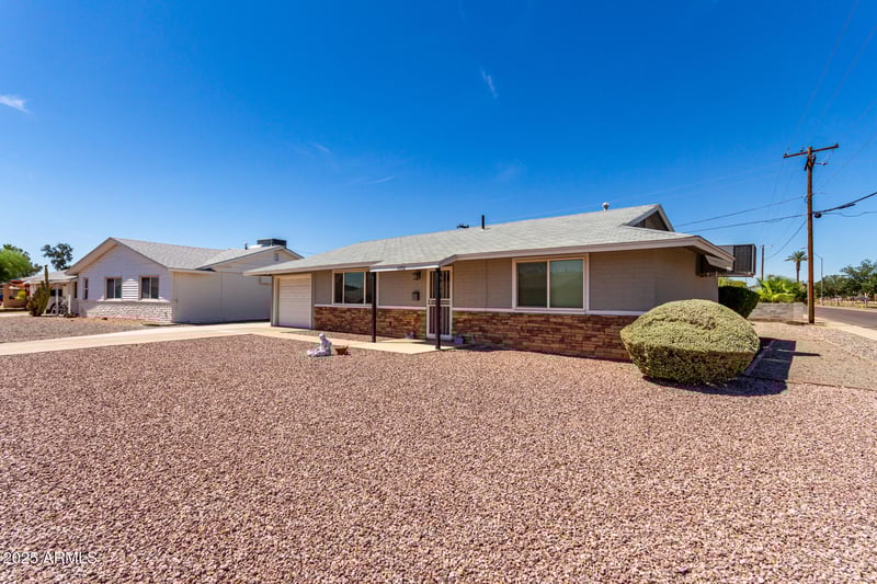 10702 Hope Dr, Sun City, AZ 85351
