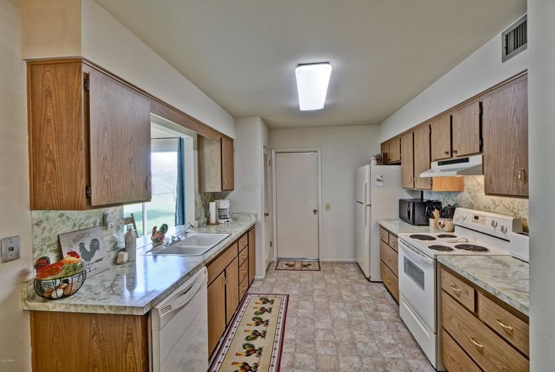 10705 W Caron Dr, Sun City, AZ 85351