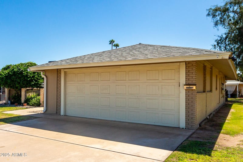 10707 Mission Ln, Sun City, AZ 85351