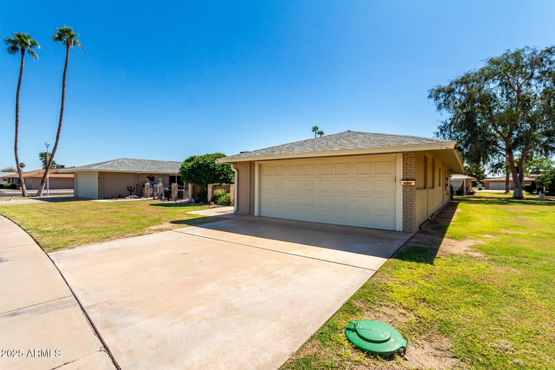10707 Mission Ln, Sun City, AZ 85351