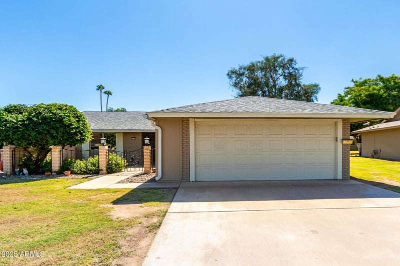 10707 Mission Ln, Sun City, AZ 85351