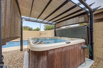 1071 S Honeysuckle Ln, Gilbert, AZ 85296