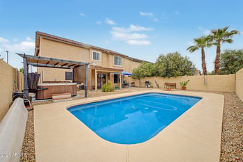 1071 Honeysuckle Ln, Gilbert, AZ 85296