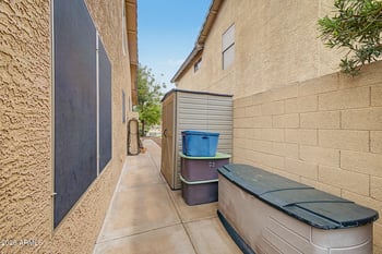 1071 Honeysuckle Ln, Gilbert, AZ 85296
