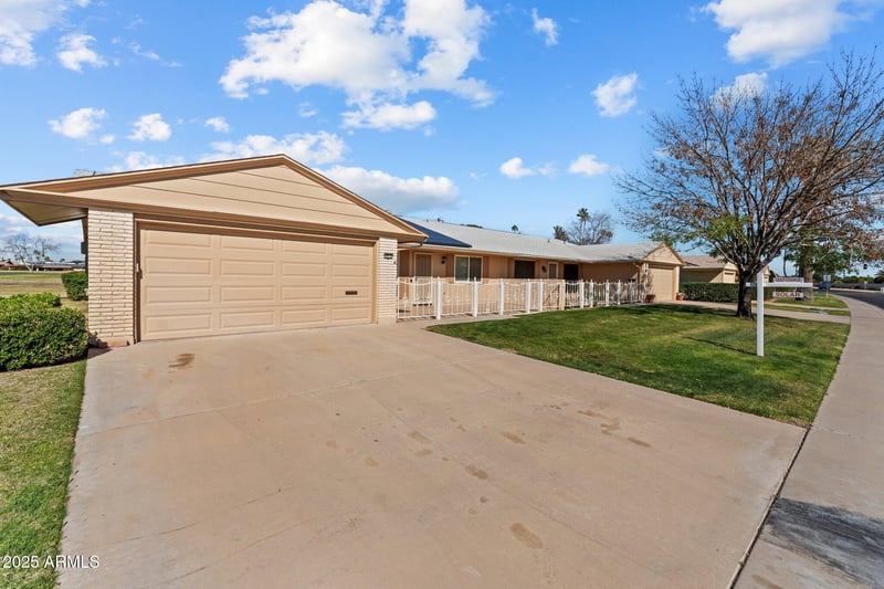 10712 Cameo Dr, Sun City, AZ 85351
