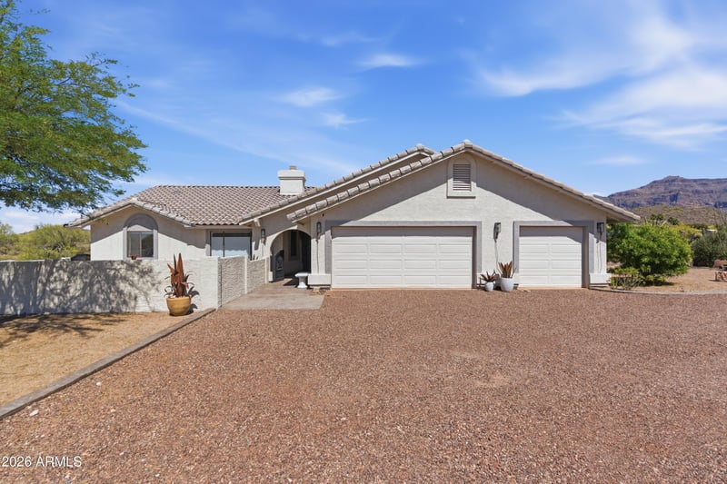 10712 E Hummingbird Ln, Gold Canyon, AZ 85118