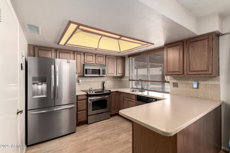 10719 Kaler Dr, Glendale, AZ 85307