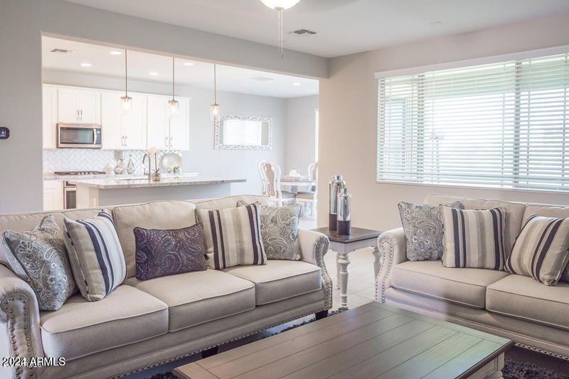 10725 W Solano Dr, Phoenix, AZ 85037