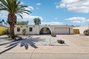 10733 Brookside Dr, Sun City, AZ 85351