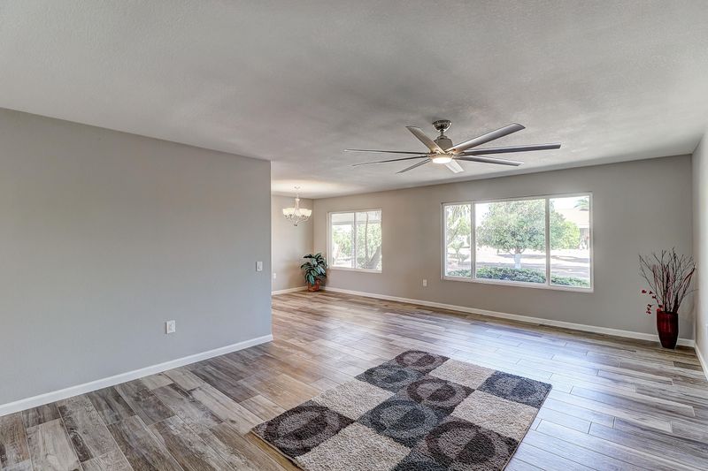 10734 W Pineaire Dr, Sun City, AZ 85351