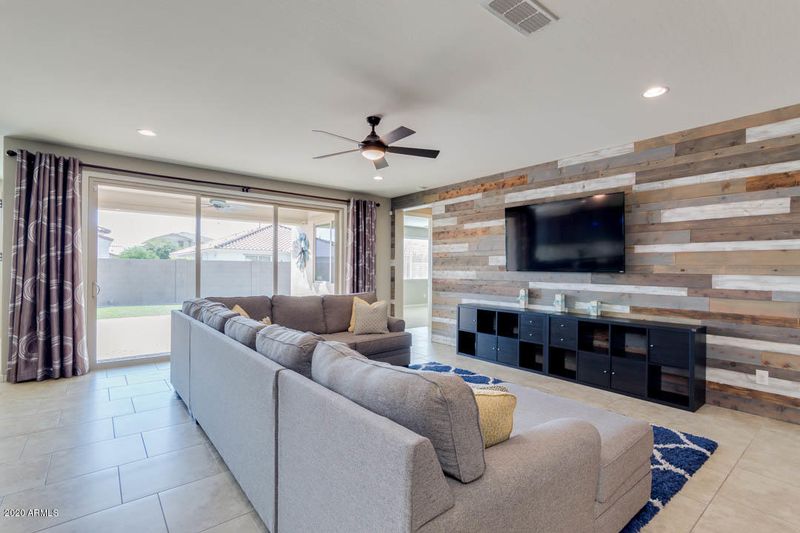10737 E Kinetic Dr, Mesa, AZ 85212
