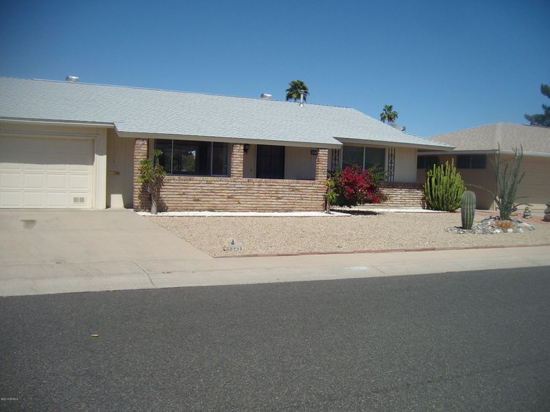 10738 W White Mountain Rd, Sun City, AZ 85351