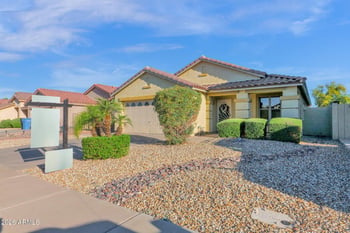 1074 Arabian Dr, Gilbert, AZ 85296