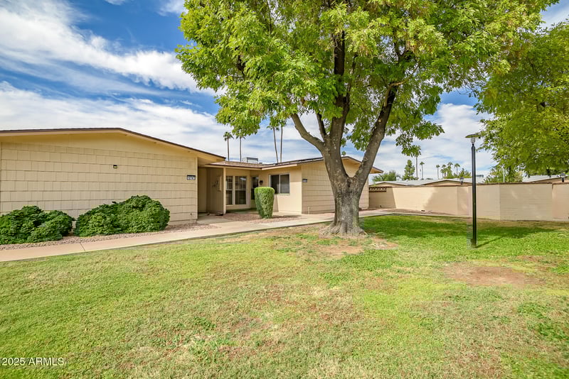 10749 Santa Fe Dr, Sun City, AZ 85351
