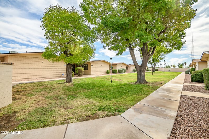 10749 Santa Fe Dr, Sun City, AZ 85351