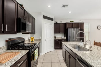 10749 W Swayback Ps, Peoria, AZ 85383