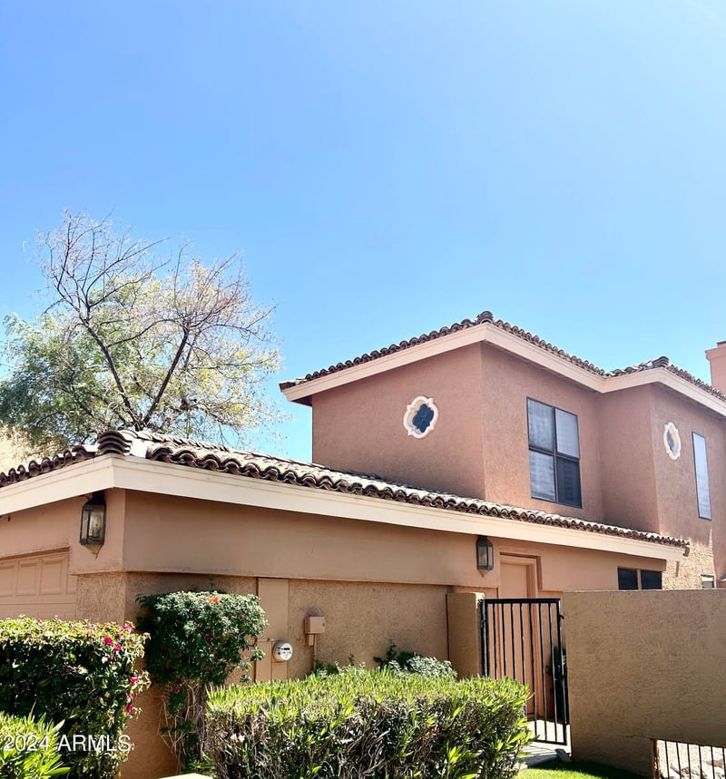 1075 Shangri La Rd, Phoenix, AZ 85020