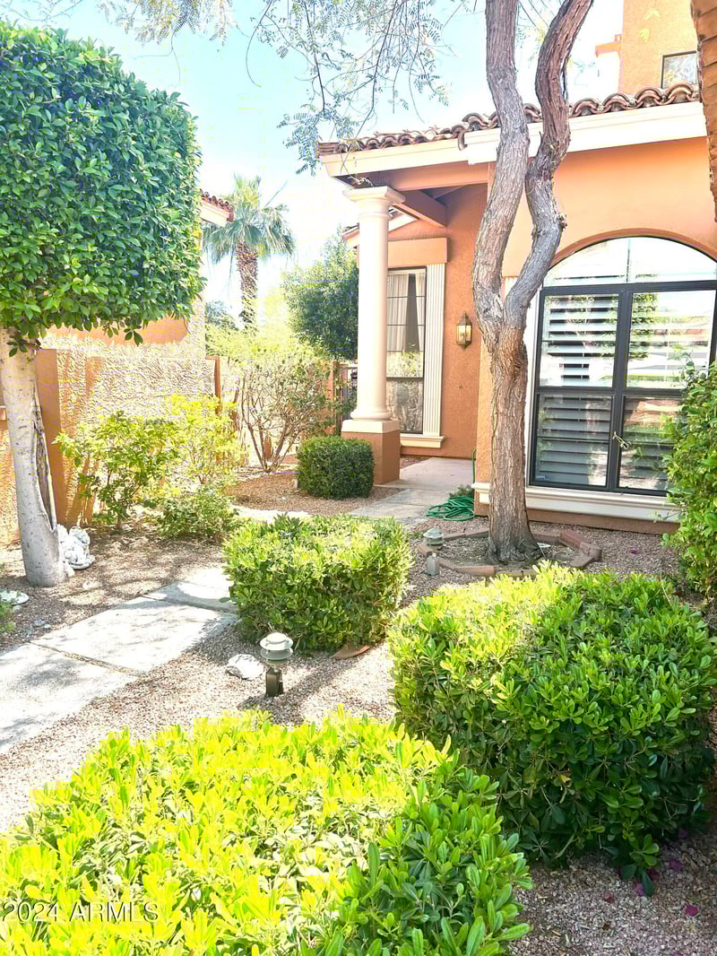1075 Shangri La Rd, Phoenix, AZ 85020