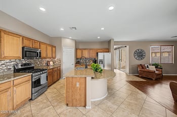 1076 Euclid Ave, Gilbert, AZ 85297