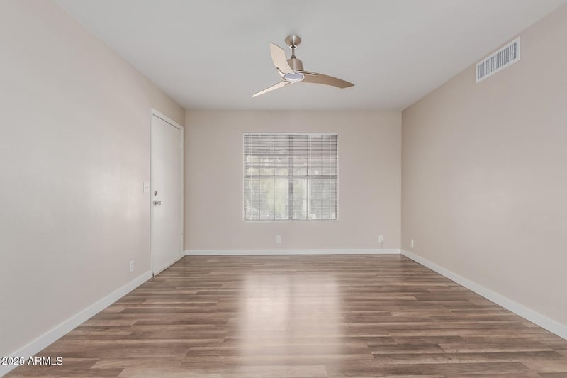 1077 1st St #205, Tempe, AZ 85281