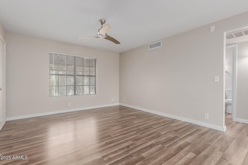1077 1st St #205, Tempe, AZ 85281