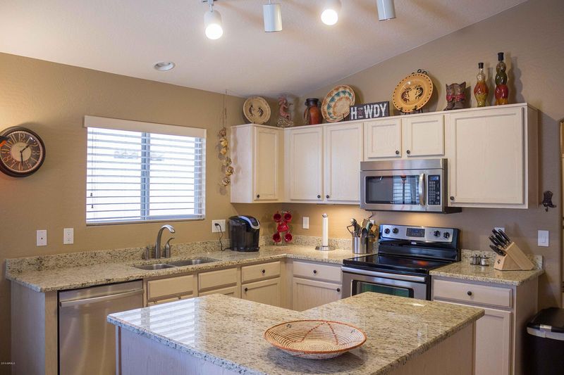 1077 E Poncho Ln, San Tan Valley, AZ 85143