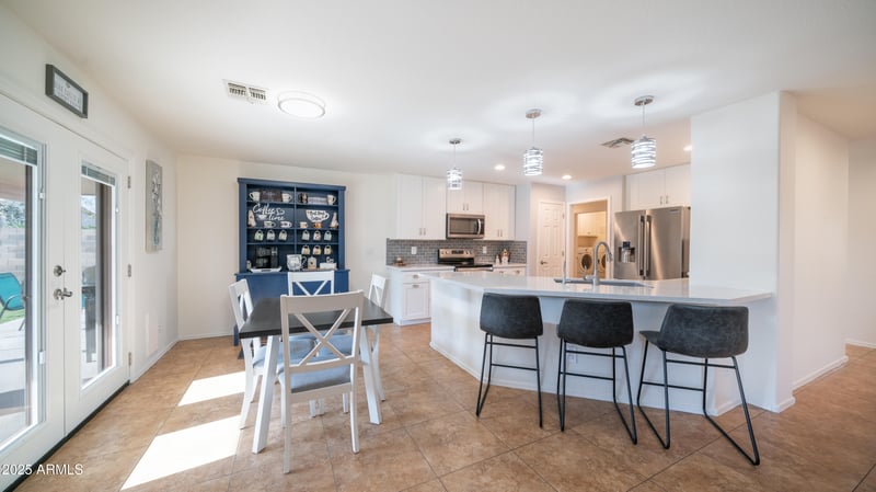 1077 Loma Vista St, Gilbert, AZ 85295