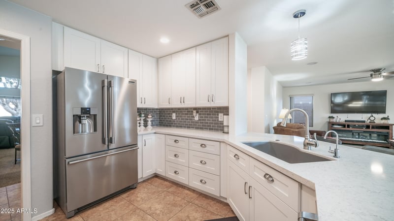 1077 Loma Vista St, Gilbert, AZ 85295