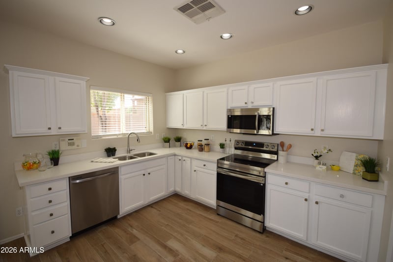 1079 E Country Crossing Way, San Tan Valley, AZ 85143