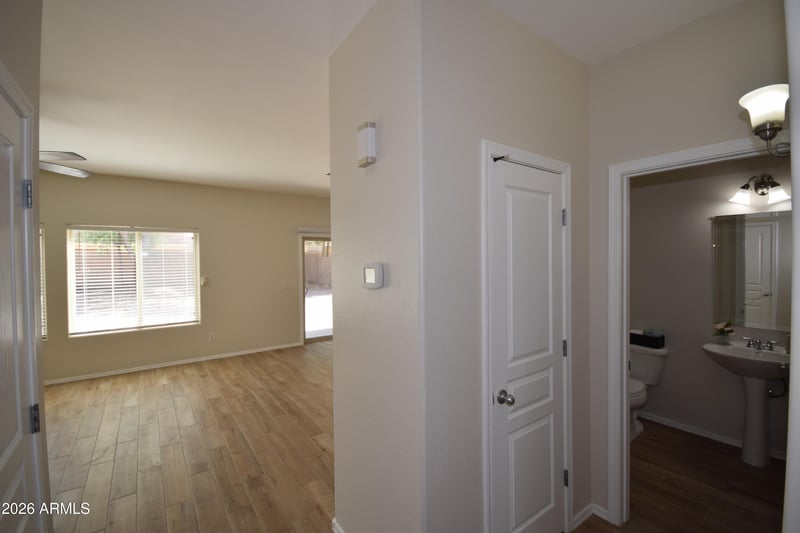 1079 E Country Crossing Way, San Tan Valley, AZ 85143