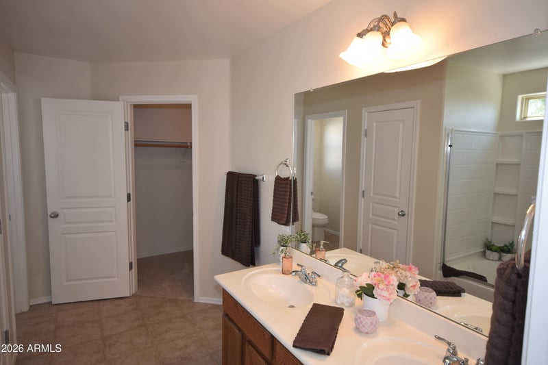 1079 E Country Crossing Way, San Tan Valley, AZ 85143