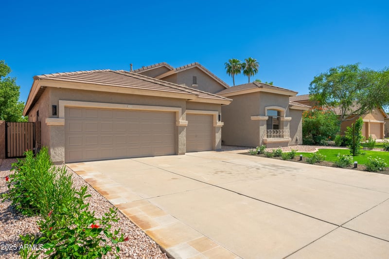 1079 Western Skies Dr, Gilbert, AZ 85296