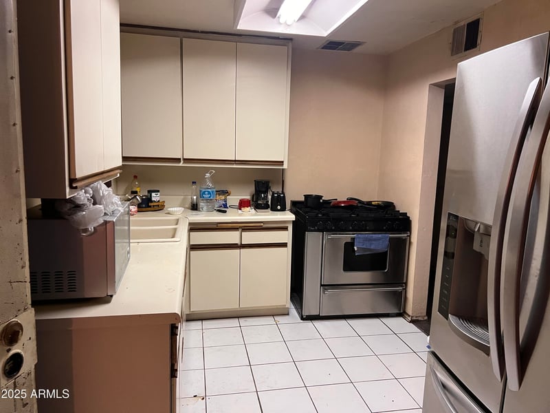 108 Monte Way, Phoenix, AZ 85042