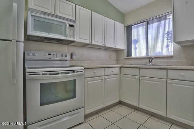 10803 N Fairway Ct E #E, Sun City, AZ 85351