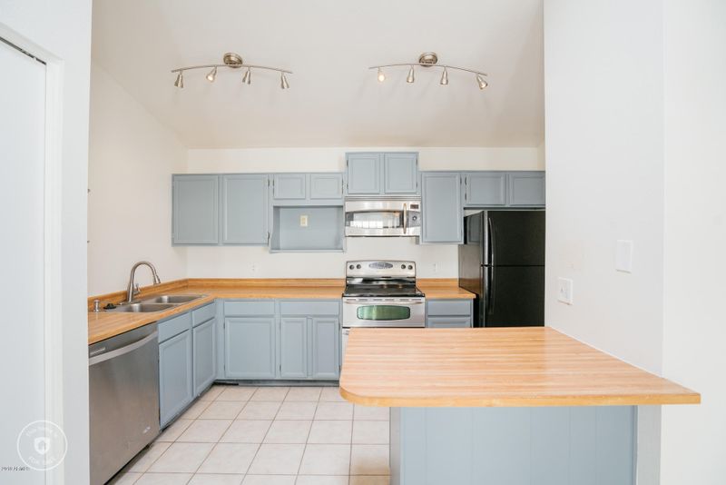 10805 N 63rd Dr, Glendale, AZ 85304