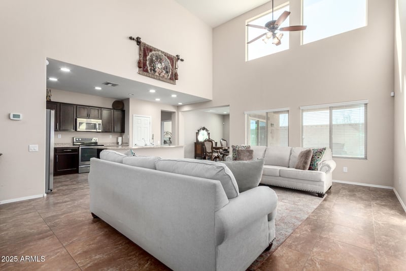 10809 Saddlehorn Rd, Peoria, AZ 85383