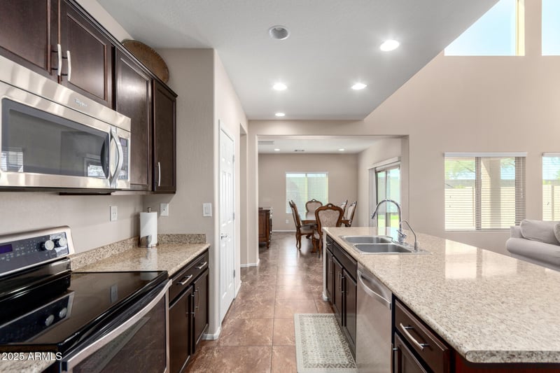 10809 Saddlehorn Rd, Peoria, AZ 85383