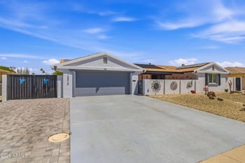 10818 Brookside Dr, Sun City, AZ 85351