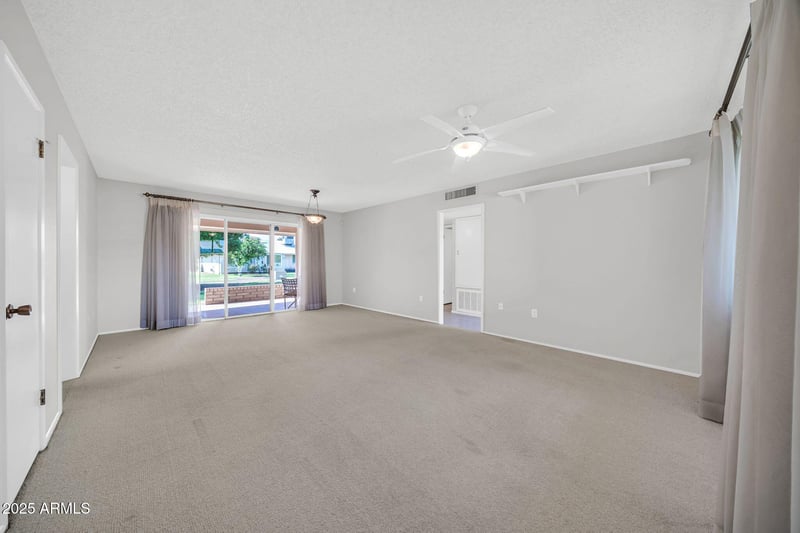 10821 Mission Ln, Sun City, AZ 85351
