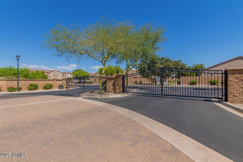 10823 70th Ave, Peoria, AZ 85345