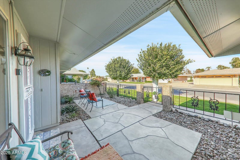 10825 Caron Dr, Sun City, AZ 85351
