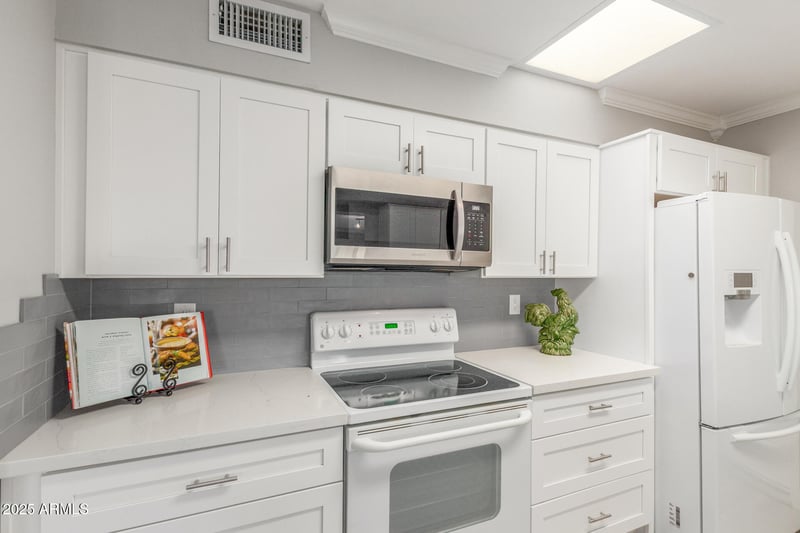 10826 Brookside Dr, Sun City, AZ 85351