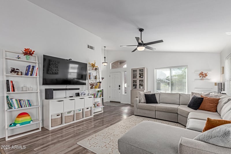 1083 Cottonwood Ct, Gilbert, AZ 85296
