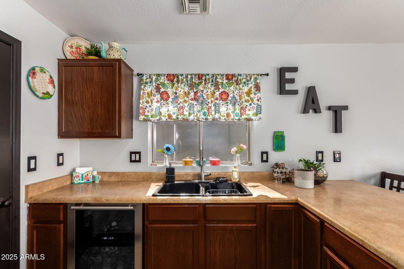 10830 Minnezona Ave, Phoenix, AZ 85037