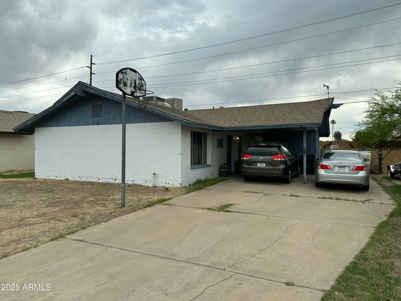 10833 N 43rd Dr, Glendale, AZ 85304